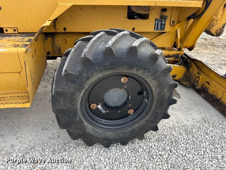 image for item EN0551 2000 Vermeer V8550A vibratory cable plow