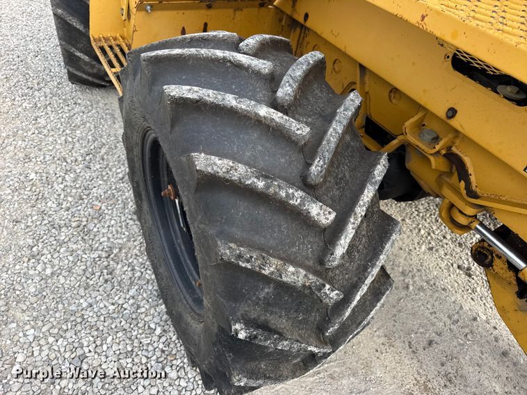 image for item EN0551 2000 Vermeer V8550A vibratory cable plow