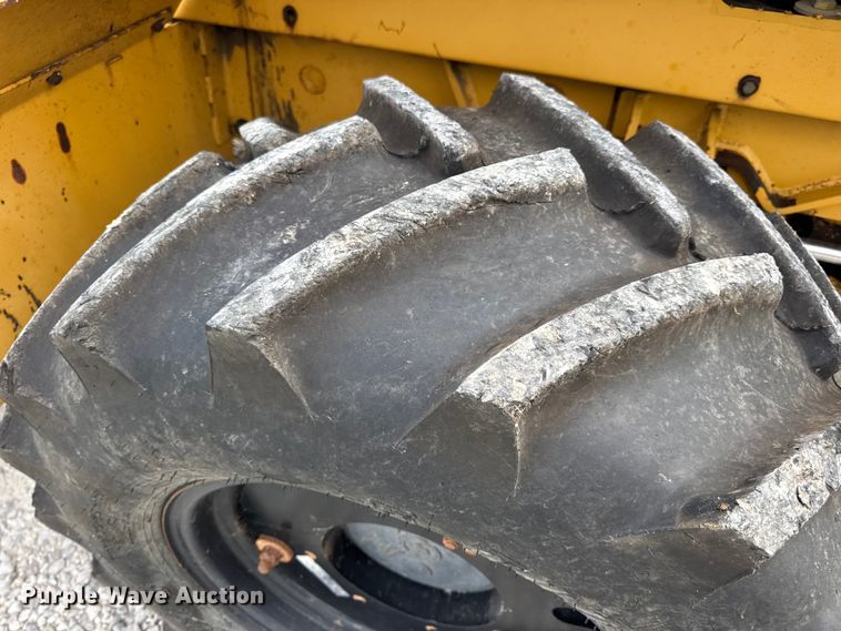 image for item EN0551 2000 Vermeer V8550A vibratory cable plow