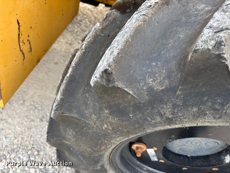 image for item EN0551 2000 Vermeer V8550A vibratory cable plow