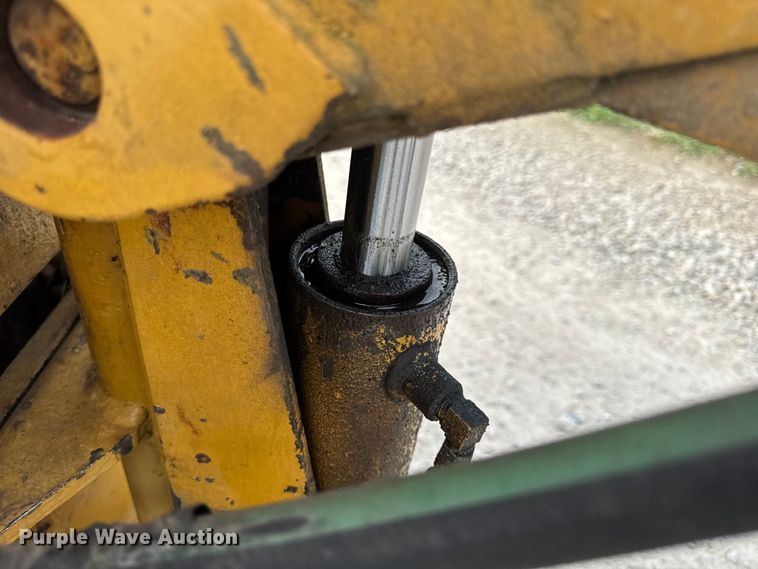 image for item EN0552 1988 Vermeer LM35 trencher