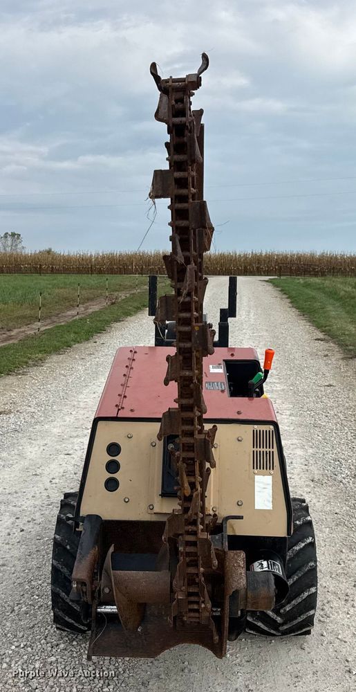 image for item EN0553 1998 Ditch Witch 410 SX trencher