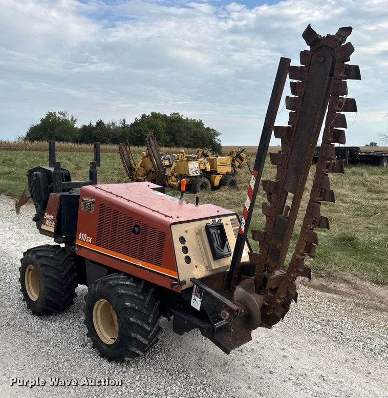 image for item EN0553 1998 Ditch Witch 410 SX trencher
