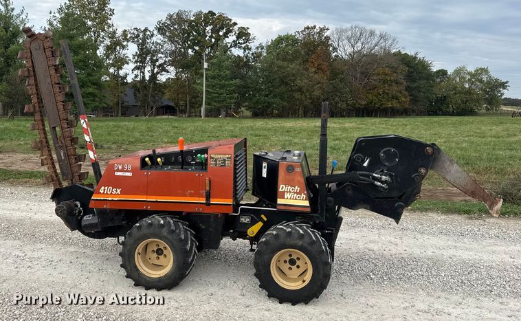 image for item EN0553 1998 Ditch Witch 410 SX trencher