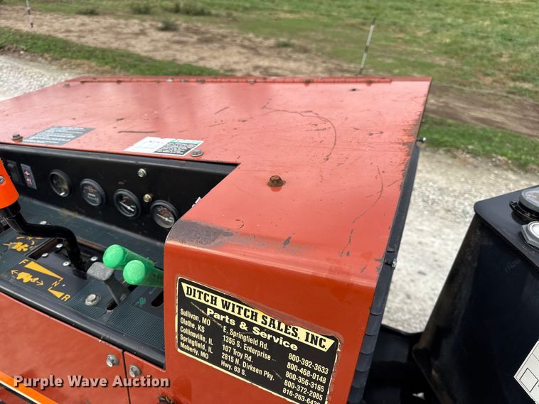 image for item EN0553 1998 Ditch Witch 410 SX trencher