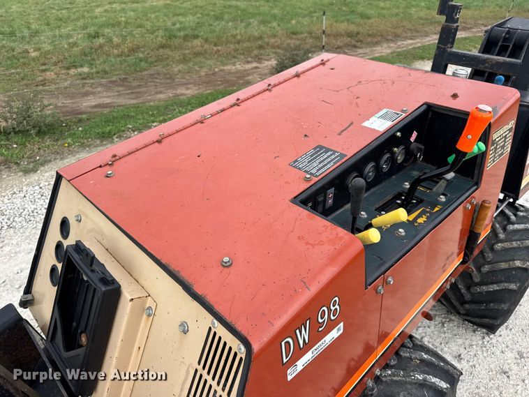 image for item EN0553 1998 Ditch Witch 410 SX trencher