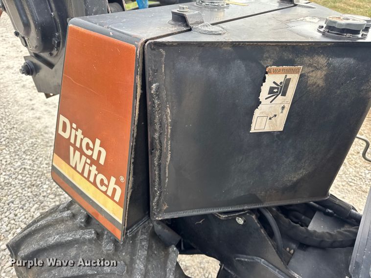 image for item EN0553 1998 Ditch Witch 410 SX trencher