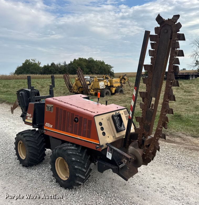 image for item EN0553 1998 Ditch Witch 410 SX trencher
