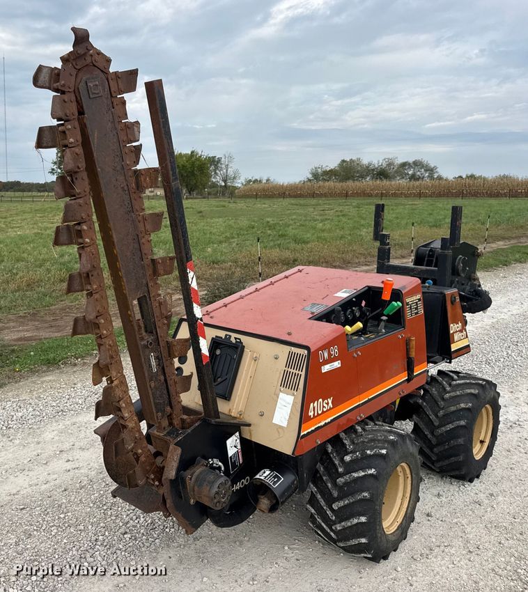 image for item EN0553 1998 Ditch Witch 410 SX trencher