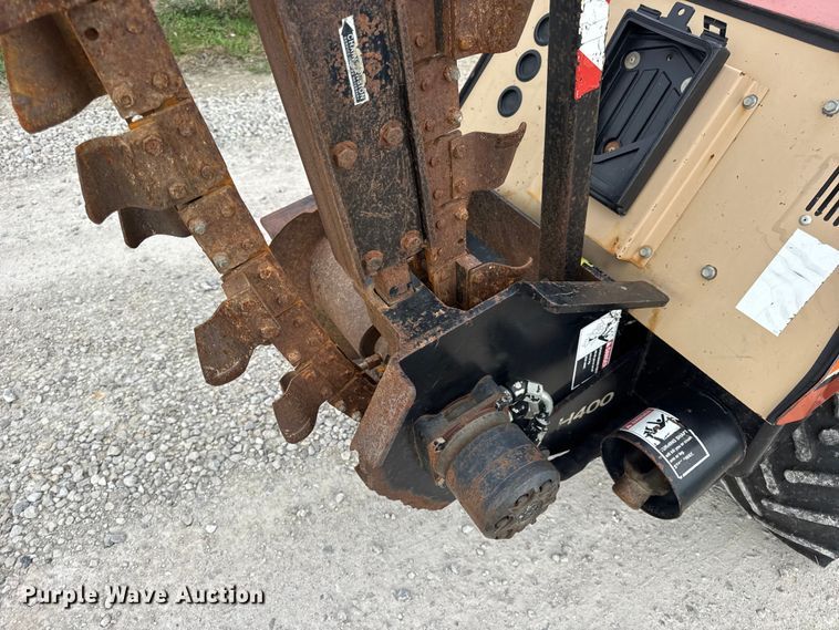 image for item EN0553 1998 Ditch Witch 410 SX trencher