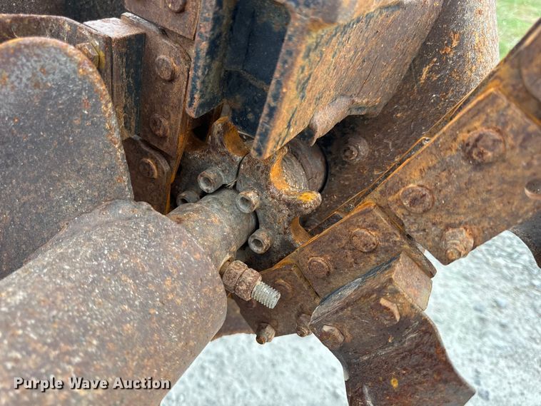 image for item EN0553 1998 Ditch Witch 410 SX trencher