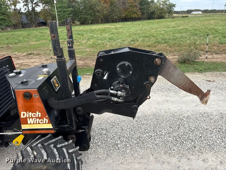 image for item EN0553 1998 Ditch Witch 410 SX trencher