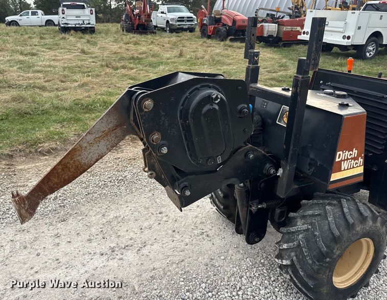 image for item EN0553 1998 Ditch Witch 410 SX trencher
