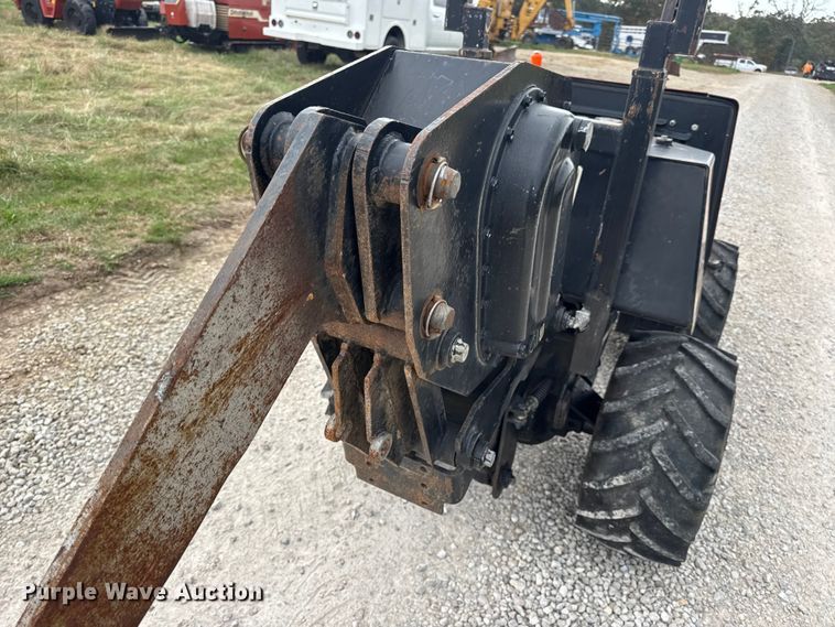 image for item EN0553 1998 Ditch Witch 410 SX trencher
