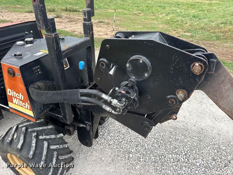 image for item EN0553 1998 Ditch Witch 410 SX trencher