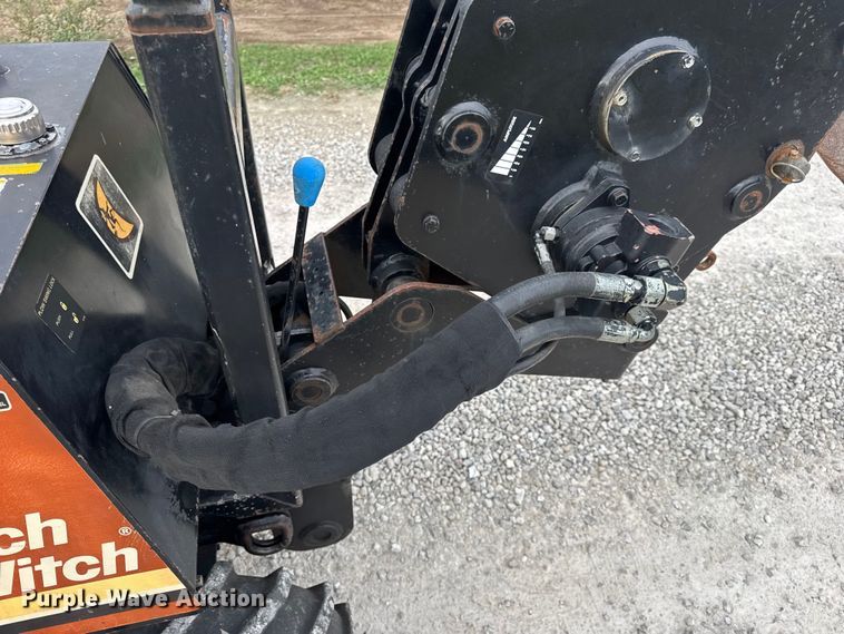 image for item EN0553 1998 Ditch Witch 410 SX trencher