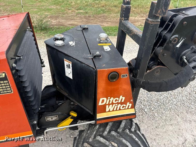 image for item EN0553 1998 Ditch Witch 410 SX trencher