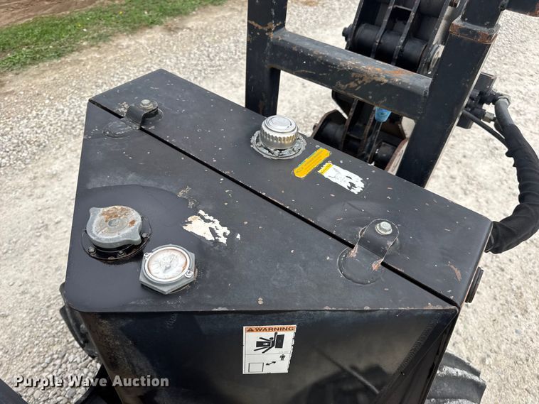 image for item EN0553 1998 Ditch Witch 410 SX trencher