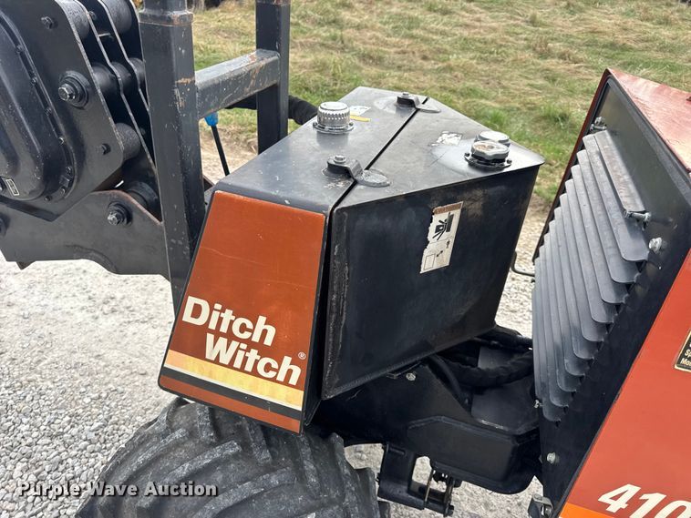 image for item EN0553 1998 Ditch Witch 410 SX trencher