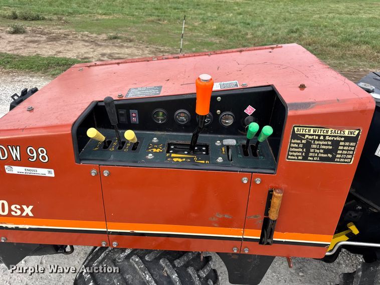 image for item EN0553 1998 Ditch Witch 410 SX trencher