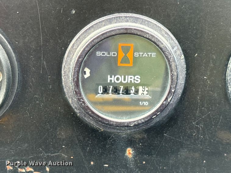 image for item EN0553 1998 Ditch Witch 410 SX trencher