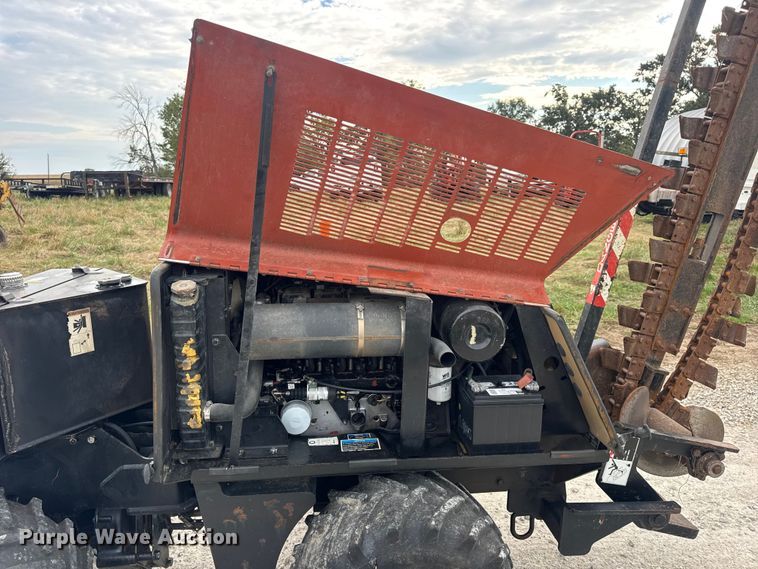 image for item EN0553 1998 Ditch Witch 410 SX trencher
