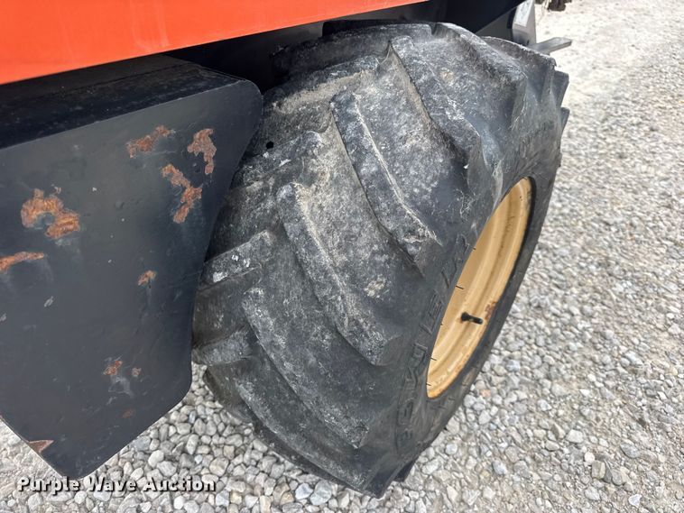 image for item EN0553 1998 Ditch Witch 410 SX trencher