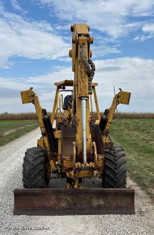 image for item EN0558 1994 Vermeer V8050 cable plow