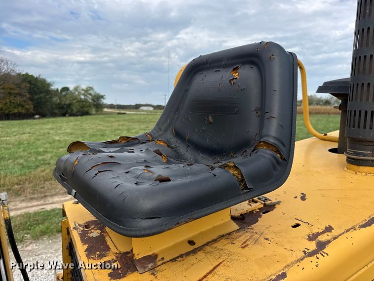 image for item EN0558 1994 Vermeer V8050 cable plow