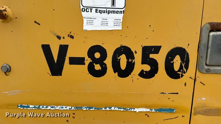 image for item EN0558 1994 Vermeer V8050 cable plow