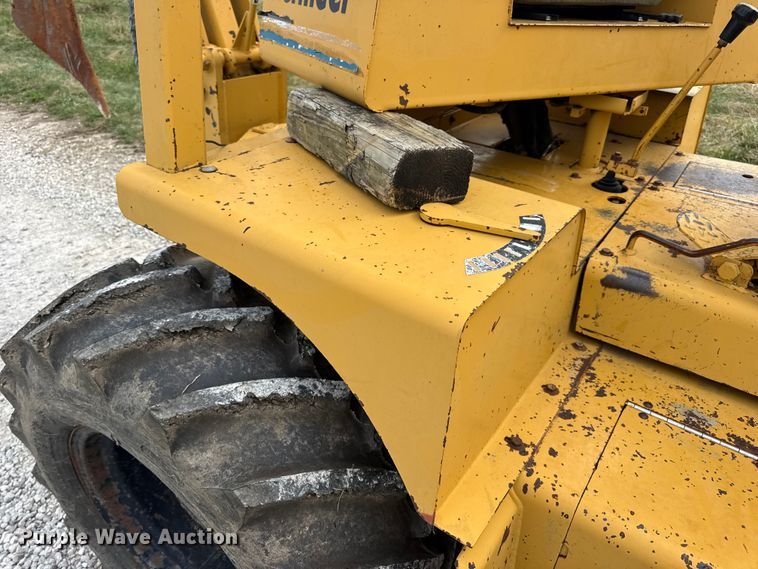 image for item EN0558 1994 Vermeer V8050 cable plow