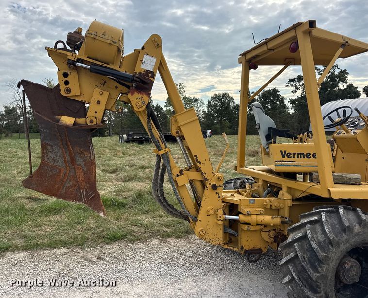 image for item EN0558 1994 Vermeer V8050 cable plow