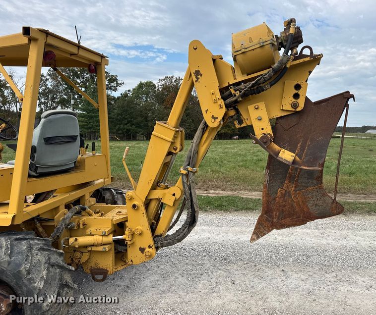 image for item EN0558 1994 Vermeer V8050 cable plow