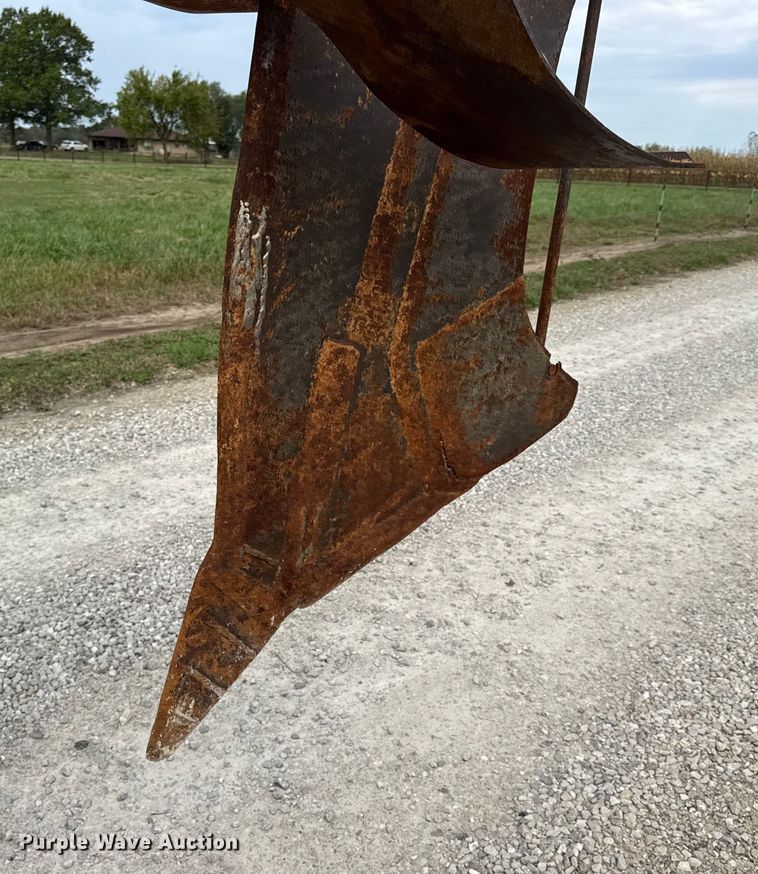 image for item EN0558 1994 Vermeer V8050 cable plow