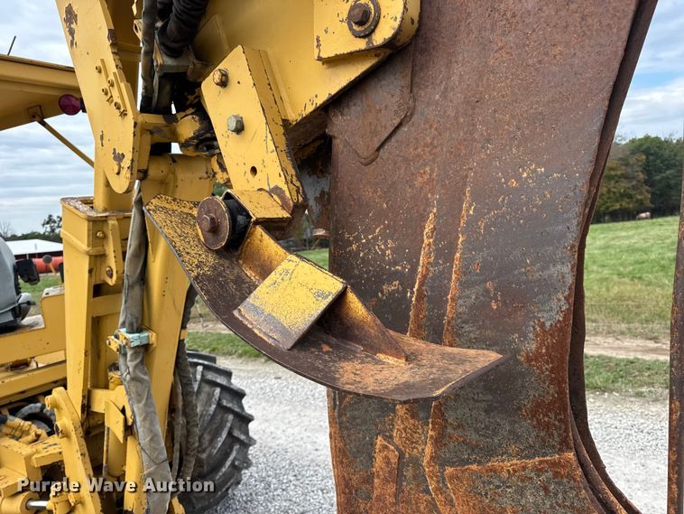 image for item EN0558 1994 Vermeer V8050 cable plow