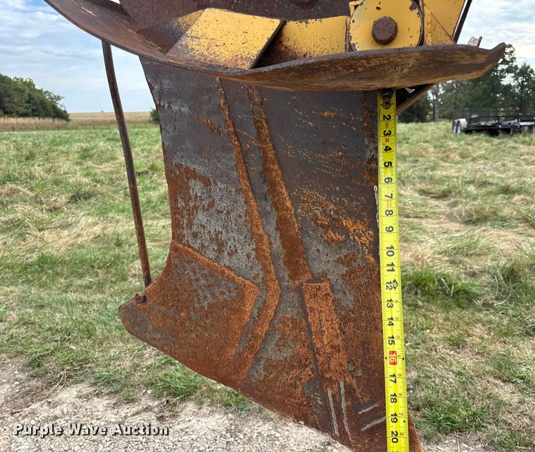 image for item EN0558 1994 Vermeer V8050 cable plow