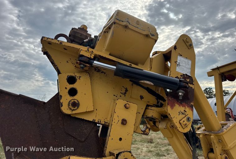 image for item EN0558 1994 Vermeer V8050 cable plow