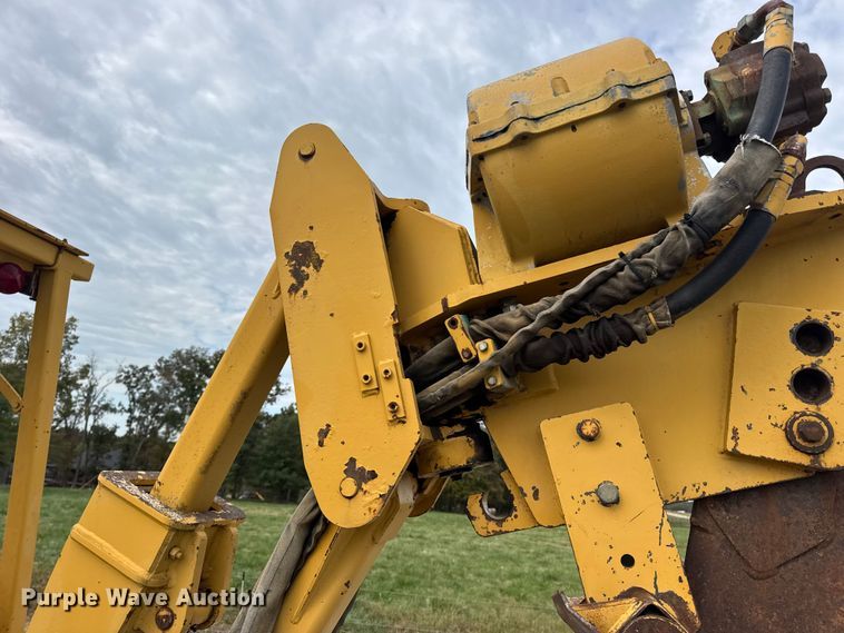 image for item EN0558 1994 Vermeer V8050 cable plow