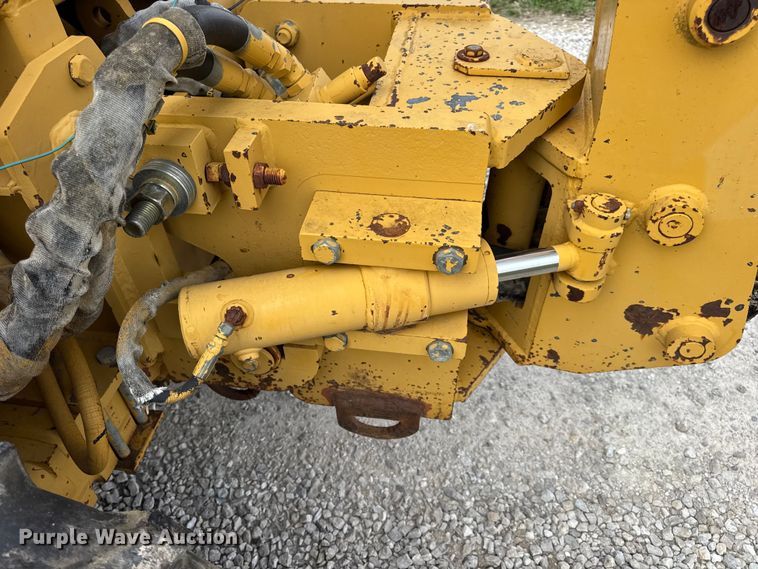 image for item EN0558 1994 Vermeer V8050 cable plow