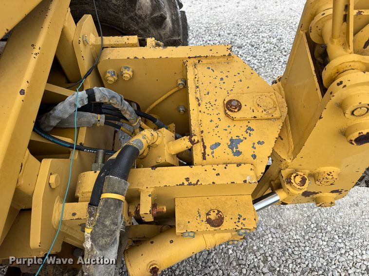 image for item EN0558 1994 Vermeer V8050 cable plow