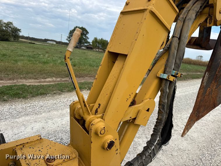 image for item EN0558 1994 Vermeer V8050 cable plow