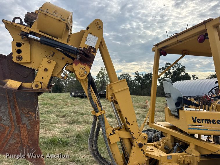 image for item EN0558 1994 Vermeer V8050 cable plow