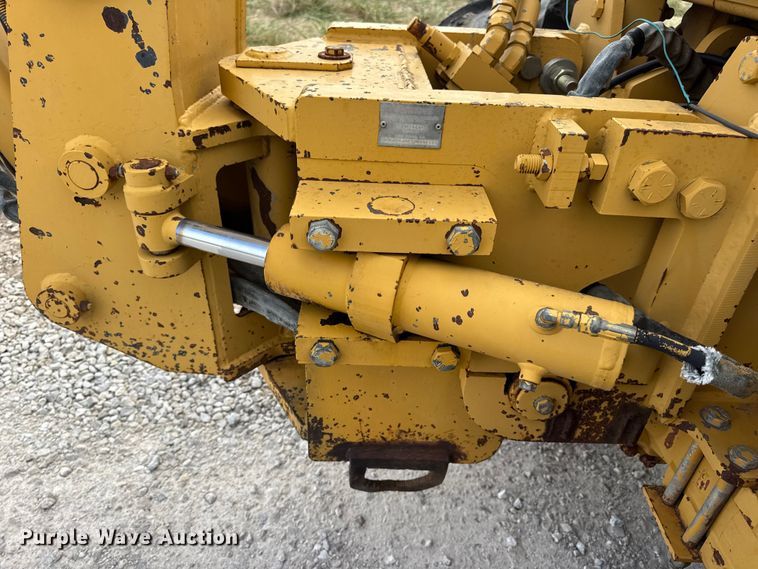 image for item EN0558 1994 Vermeer V8050 cable plow