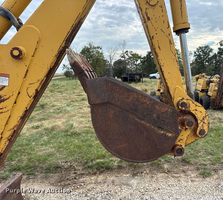 image for item EN0558 1994 Vermeer V8050 cable plow