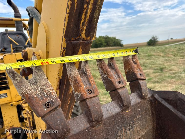 image for item EN0558 1994 Vermeer V8050 cable plow