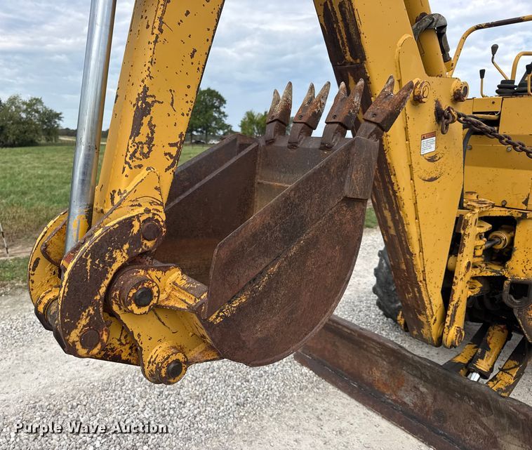 image for item EN0558 1994 Vermeer V8050 cable plow