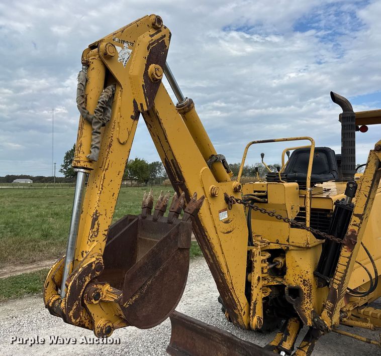 image for item EN0558 1994 Vermeer V8050 cable plow