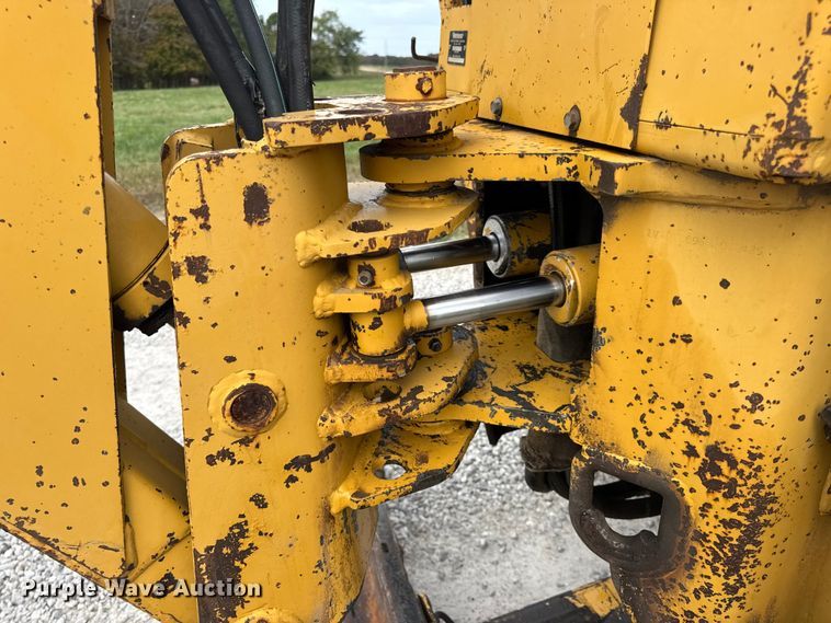 image for item EN0558 1994 Vermeer V8050 cable plow