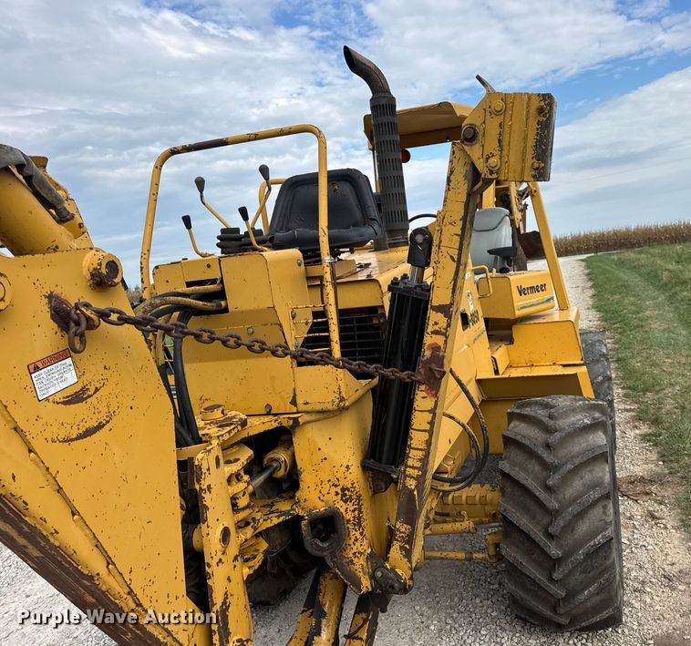 image for item EN0558 1994 Vermeer V8050 cable plow