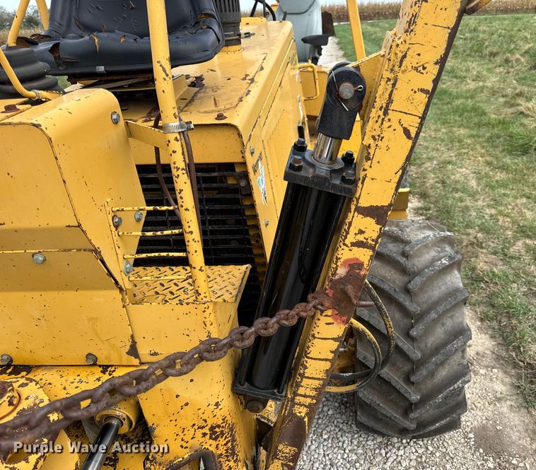 image for item EN0558 1994 Vermeer V8050 cable plow